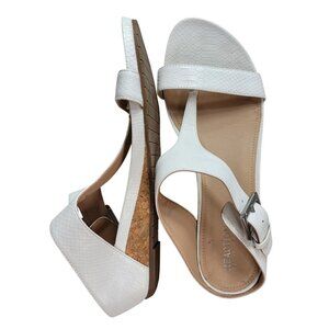 Reaction Kenneth Cole Great Buckle Sandals White SZ 10M T Strap Thong Cork Wedge
